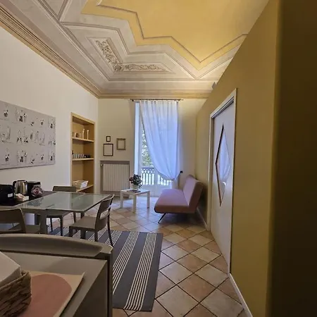 Con Vista Su Piazza Vittorio Alfieri 아파트 *